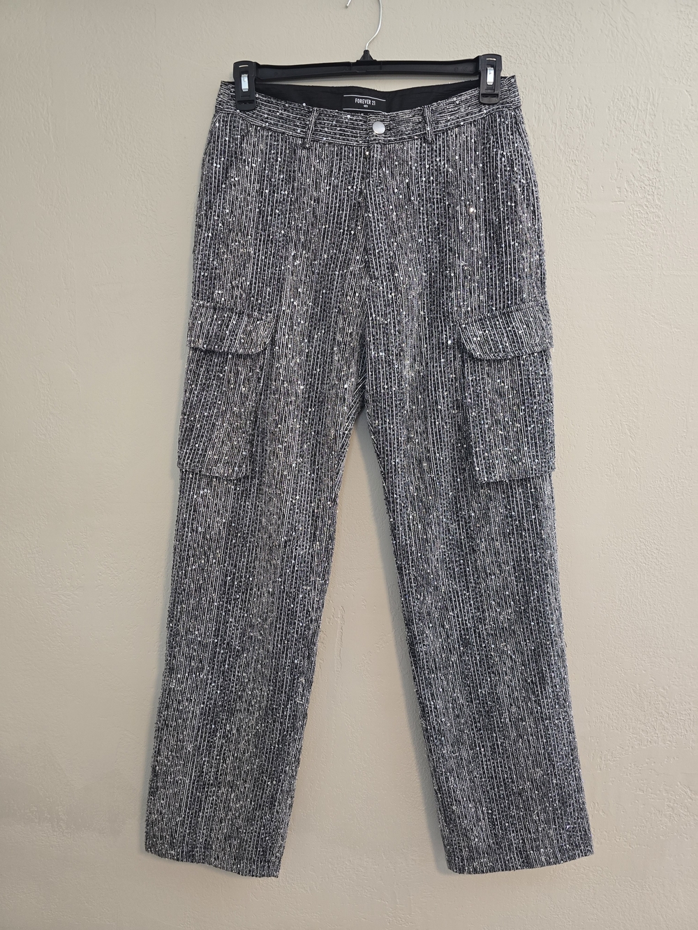 FOREVER 21 Gray Sequin Cargo Pants 31x32 Black Silver